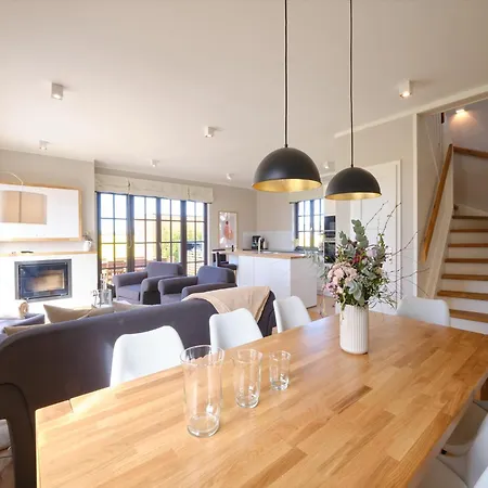 Reetland Am - Luxusplus Reetdachvilla Mit 4 Schlafzimmern, Aussensauna, Loungebereich Und Kamin H12 Prázdninový dům Dranske