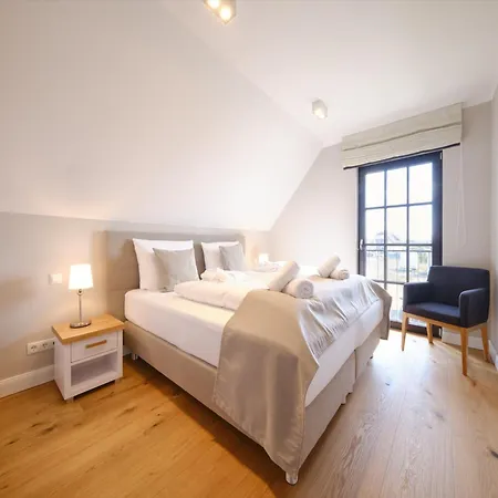 Reetland Am - Luxusplus Reetdachvilla Mit 4 Schlafzimmern, Aussensauna, Loungebereich Und Kamin H12 * Dranske