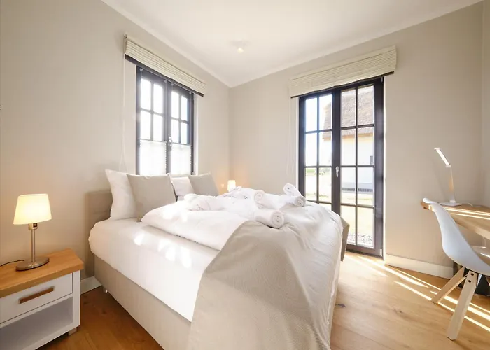 Reetland Am - Luxusplus Reetdachvilla Mit 4 Schlafzimmern, Aussensauna, Loungebereich Und Kamin H12