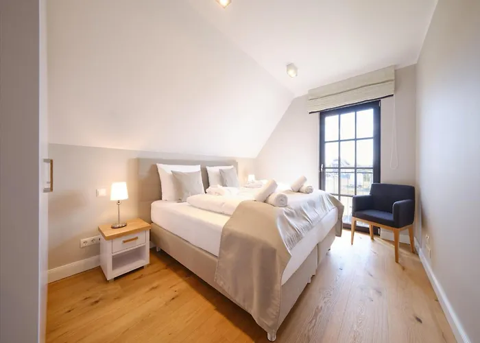 Reetland Am - Luxusplus Reetdachvilla Mit 4 Schlafzimmern, Aussensauna, Loungebereich Und Kamin H12 * Dranske