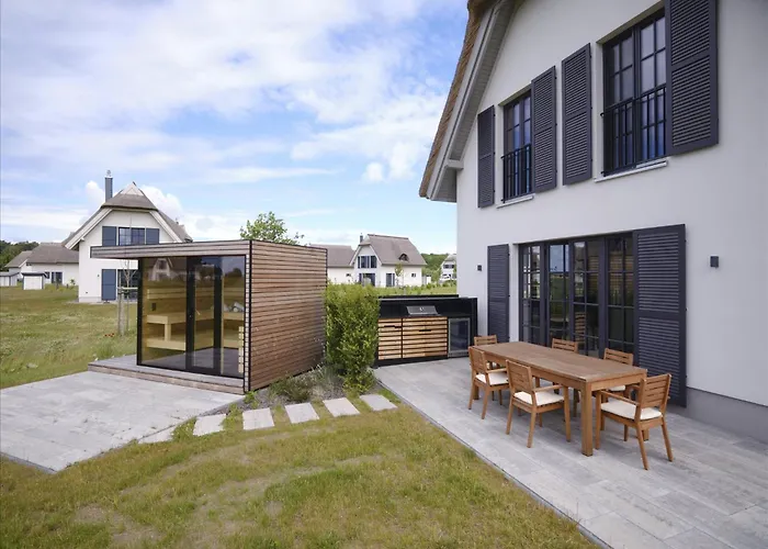 Reetland Am - Luxusplus Reetdachvilla Mit 4 Schlafzimmern, Aussensauna, Loungebereich Und Kamin H12 * Dranske